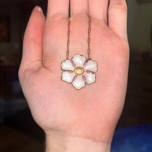 Elegant White Flower Pendant Necklace